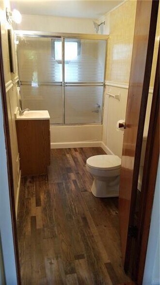 Bathroom - 346 Andrew St