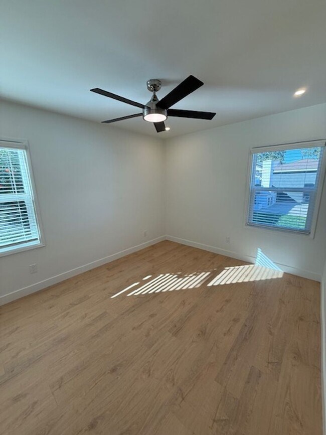 Building Photo - CHARMING REMODELED 3 BEDROOM / 2 BATH HOME