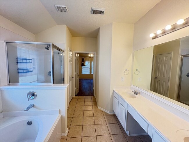 Building Photo - 9614 Ashwood Valley Dr