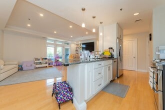 Building Photo - Charming 3 Bedroom-No Broker Fee
