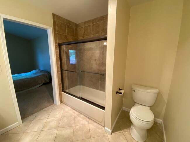 Building Photo - 1619 S Fir Pl