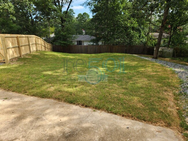 Building Photo - Compeltely Remodeled 3 Bedroom 3 Bathroom