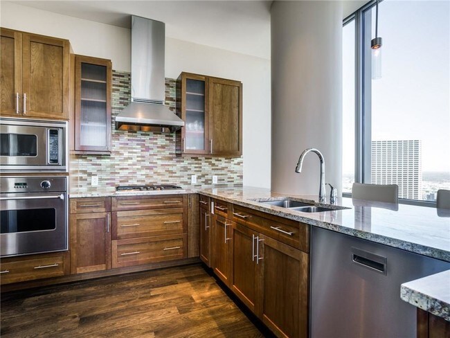 Building Photo - 1301 Throckmorton St