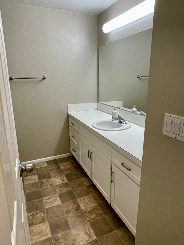 Building Photo - 1145 SW Leschi Dr