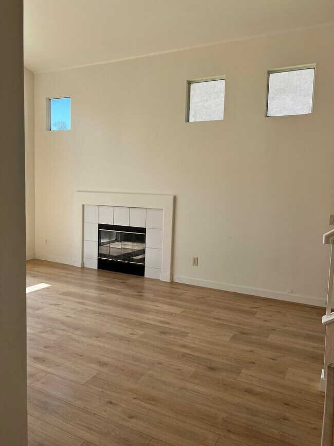 Building Photo - 5709 Kensington Pl