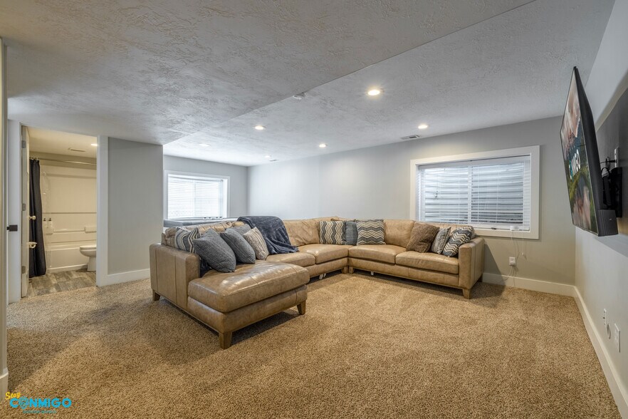 Building Photo - 5032 W Bear Trap Dr