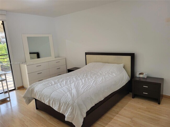 Building Photo - 20381 NE 30th Ave