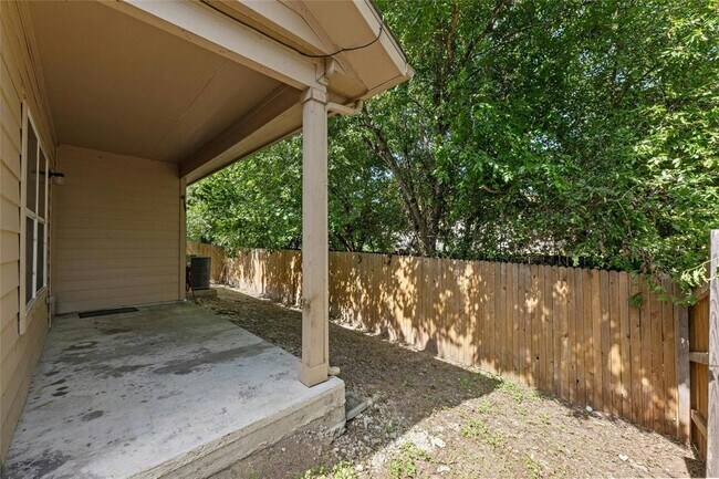 Building Photo - 135 Cibolo Creek Dr