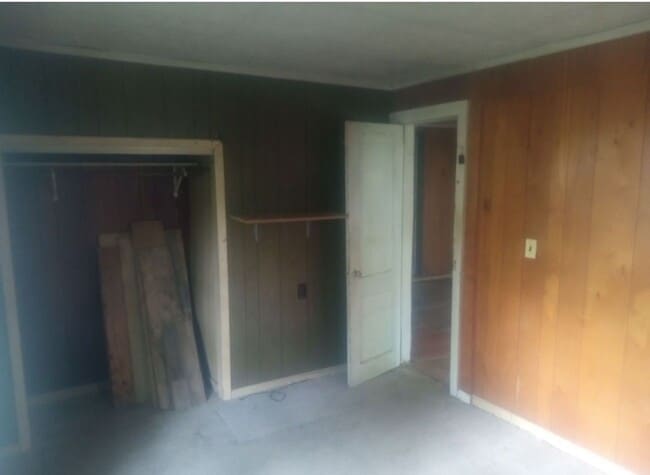 Building Photo - COMING SOON!!1  3-BEDROOMS! - $390 Month /...