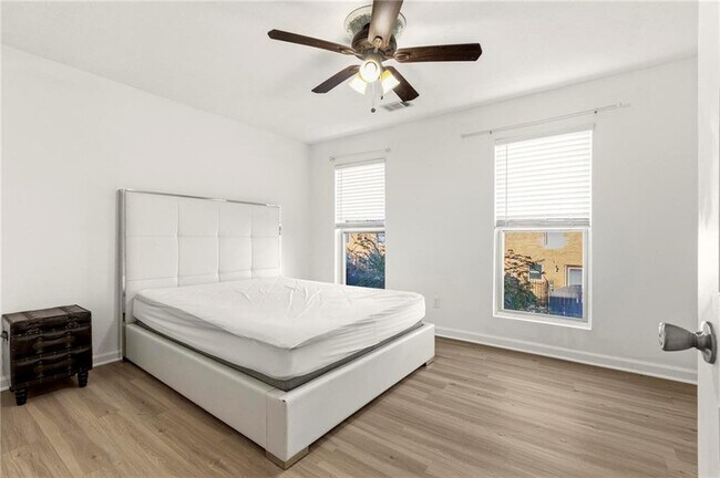 Building Photo - 245 Winding River Dr