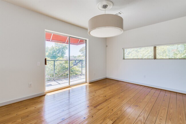 Building Photo - 2605 Calumet St