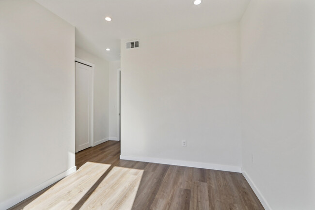 Building Photo - 10717 Addison St