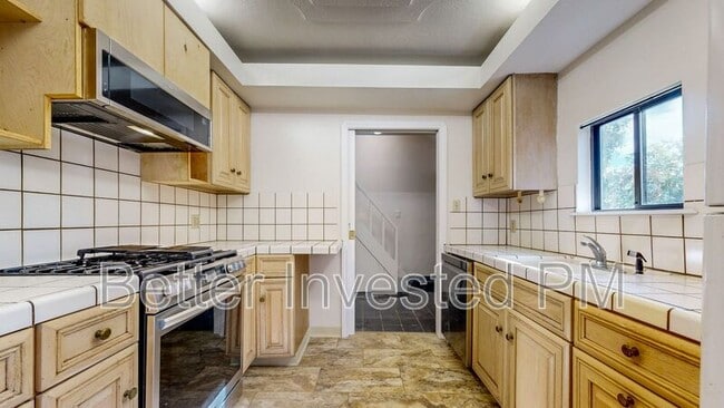 Building Photo - 210 Brown St