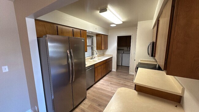 Building Photo - 2 Bed 2 Bath Home in Sunland Village- Loca...