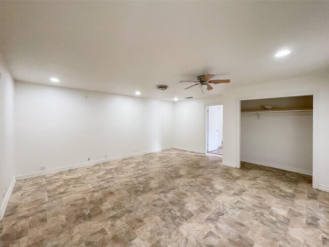 Building Photo - 1241 Chevy Chase Dr