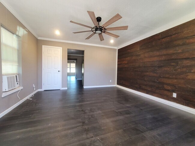 Building Photo - 1612 4th St