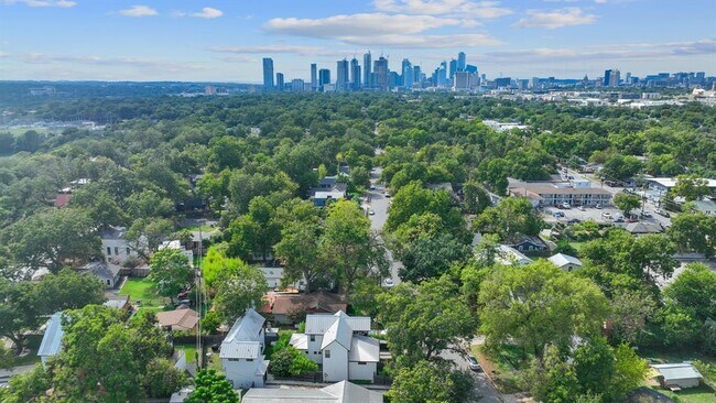 Building Photo - 2711 Willow St