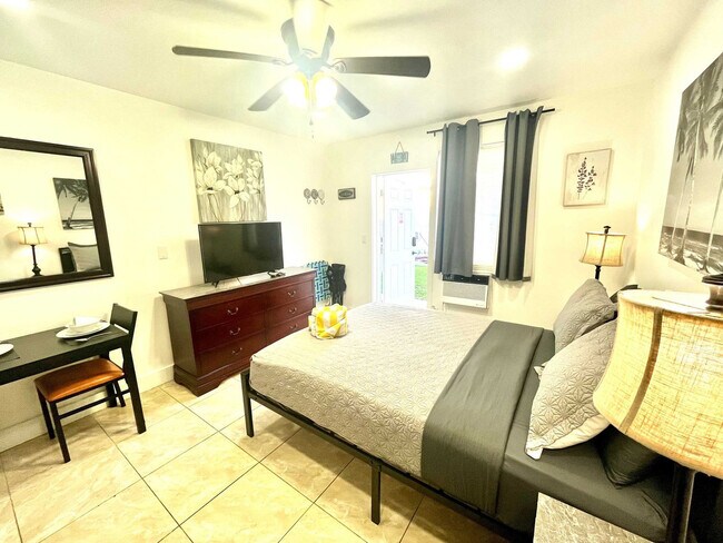 Building Photo - 342 Van Buren St