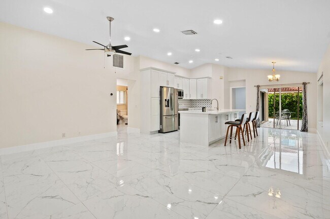 Building Photo - 4498 Dogwood Cir