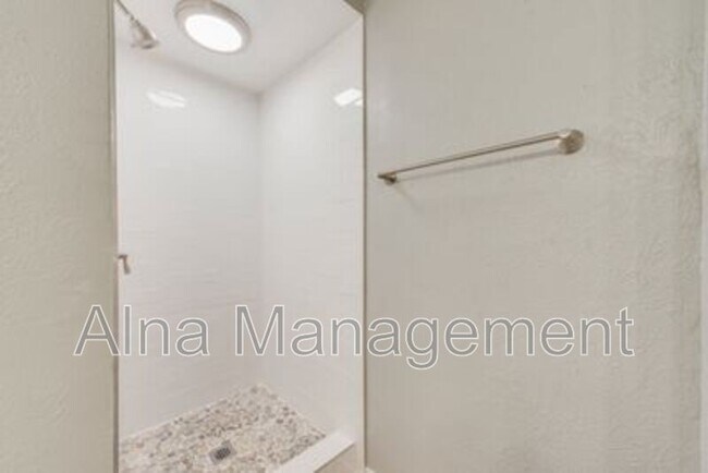 Building Photo - 614 Kingsbridge Dr