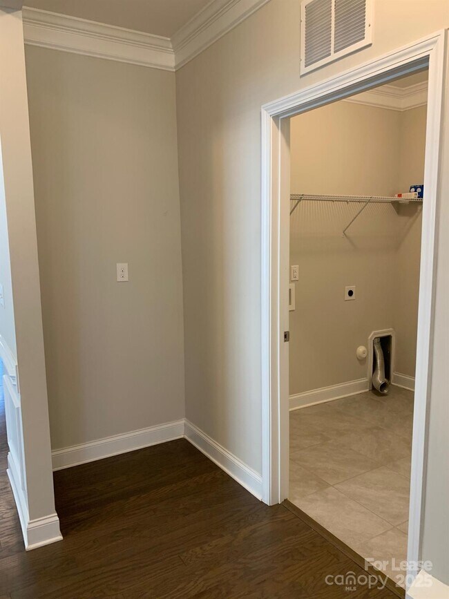 Building Photo - 2473 Seagull Dr