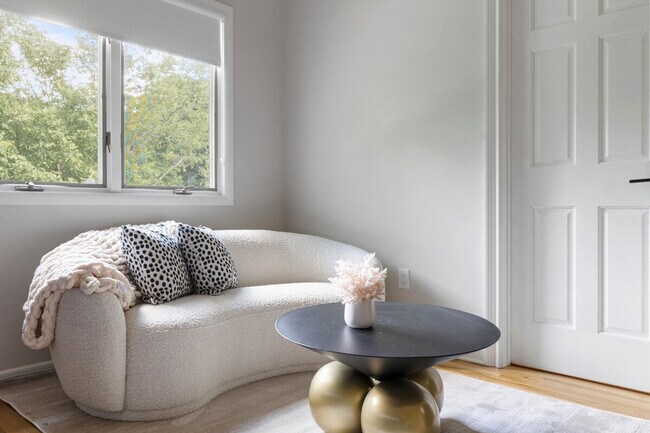 Building Photo - 2A Cherry Ln