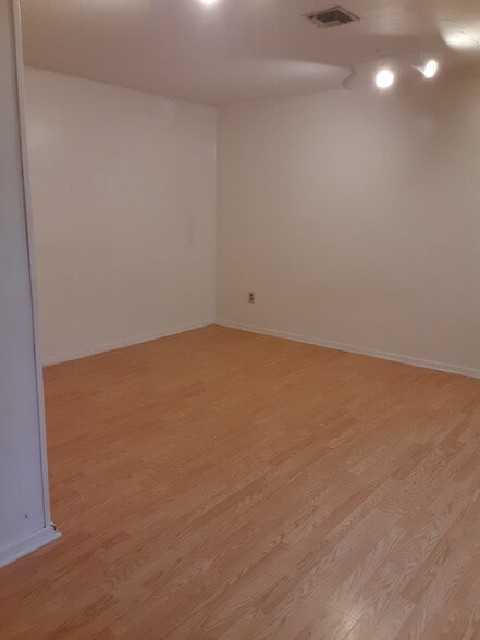 Building Photo - 657 C St