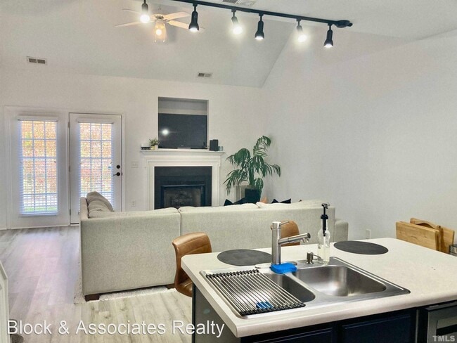 Building Photo - 2 br, 2 bath House - 46 Signet Drive