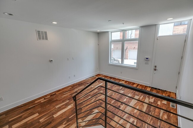 Building Photo - 326 Potts St