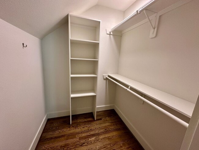 Building Photo - For Lease | 3 Bed, 2 Bath | 2,139 Sq Ft | Greater Heights |