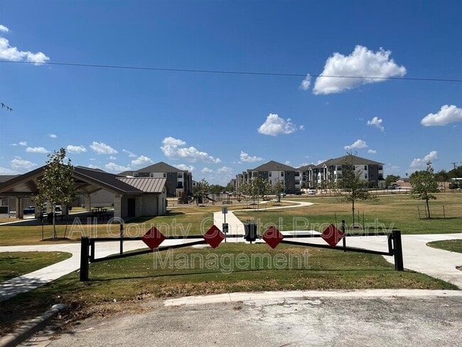 Building Photo - 15004 Antique Finish Dr