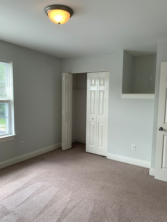 Building Photo - 2 Bedroom 1.5 Bath Townhome in Pleasant Gr...