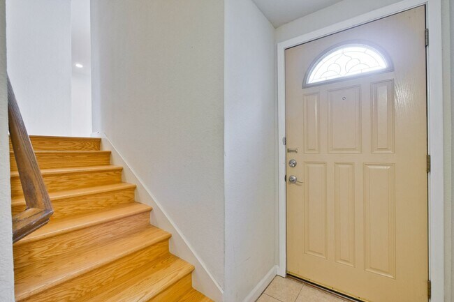 Building Photo - Condo Near Cupertino High | Updated Kitche...