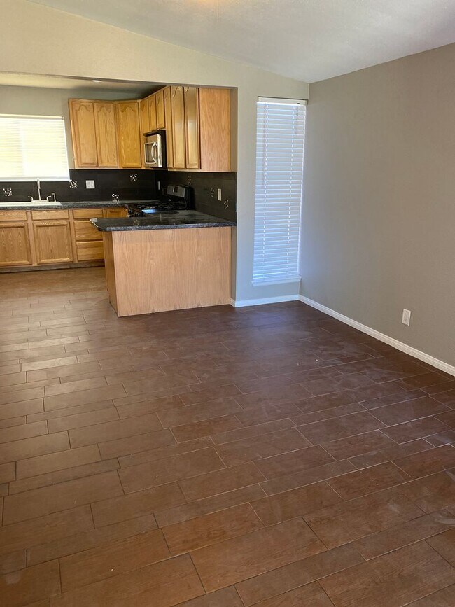 Building Photo - 401 Tiger Lily Way
