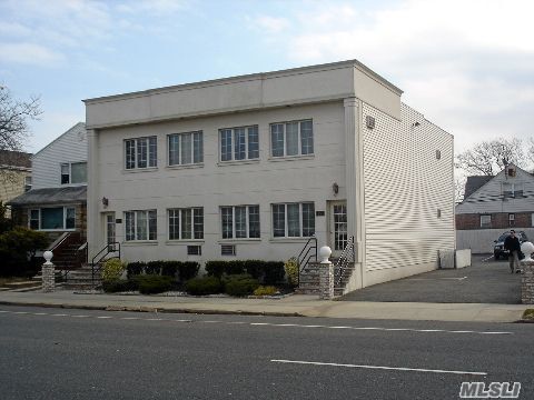 Building Photo - 450 E Park Ave