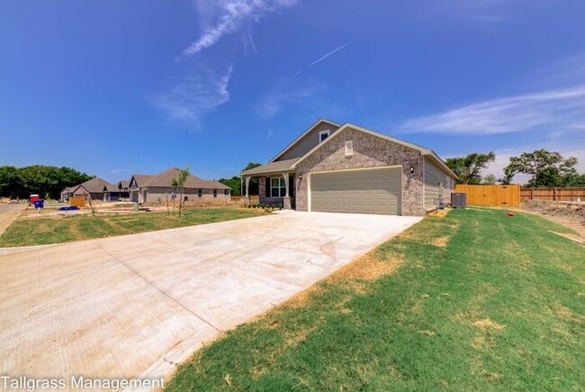 Building Photo - 4/2.5/2 New Construction in Broken Arrow!
