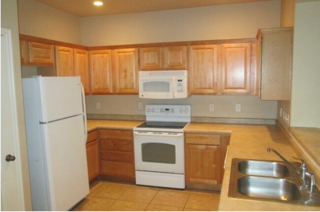 Building Photo - Great 2 bed, 2 bath town home in Lehi