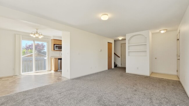 Building Photo - Cozy Lake Stevens Home with Den and Two-Car Garage