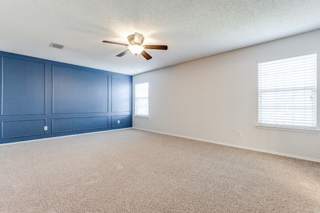 Building Photo - 2112 Royal Acres Trail