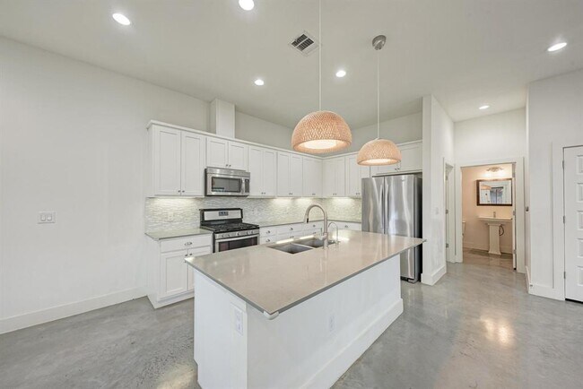 Building Photo - 1000 Taulbee Ln