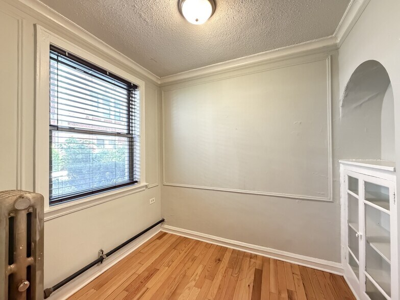 Building Photo - 525 W Surf
