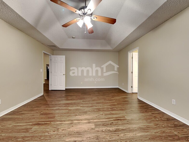 Building Photo - 10495 McGirts Creek Dr