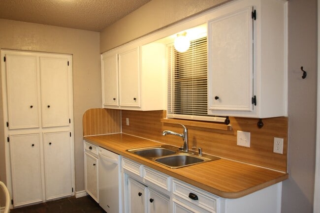 Building Photo - Cozy 3/2 Burleson Charmer | Wood-Burning Fireplace | 2-Car Garage | Pet-Friendly