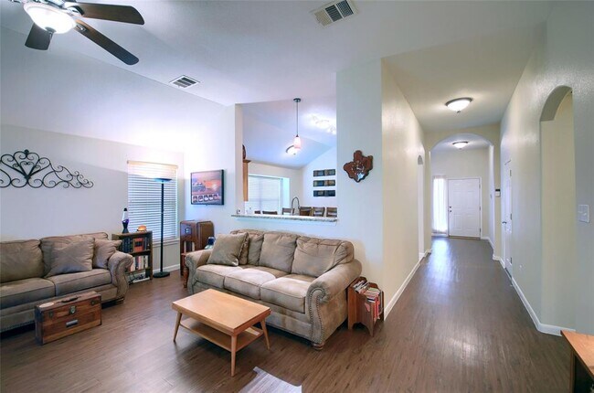 Building Photo - 1519 Hawk Dr