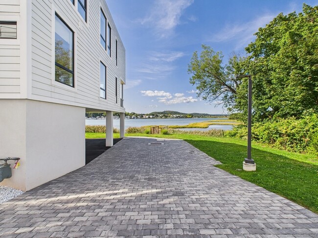 Building Photo - 904 Quinnipiac Ave