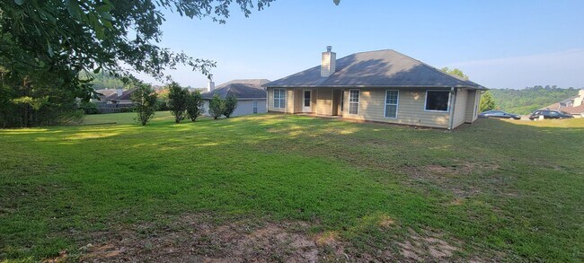 Building Photo - 4 Bedroom/ 2 Bath Home close to Fort Benning