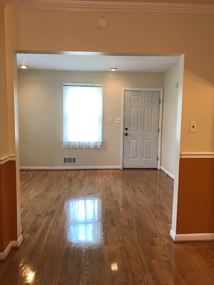 living room - 9044 Rhode Island Ave