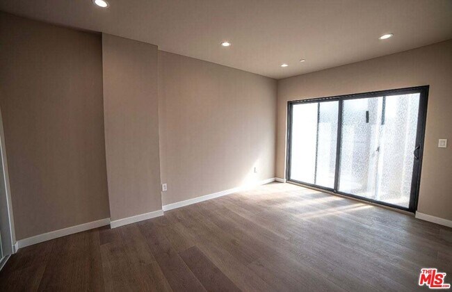 Building Photo - 9904 Laurel Canyon Blvd
