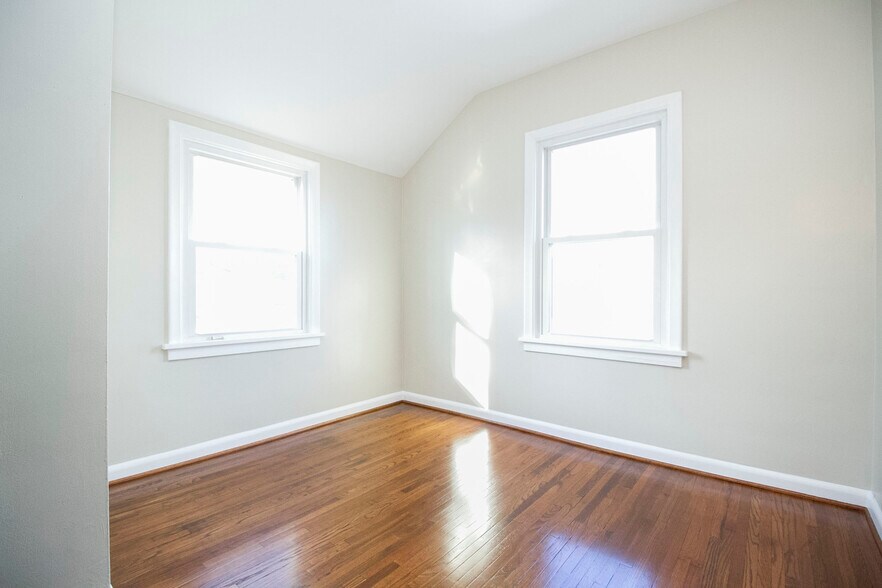 Building Photo - 4353 Lyman Ave