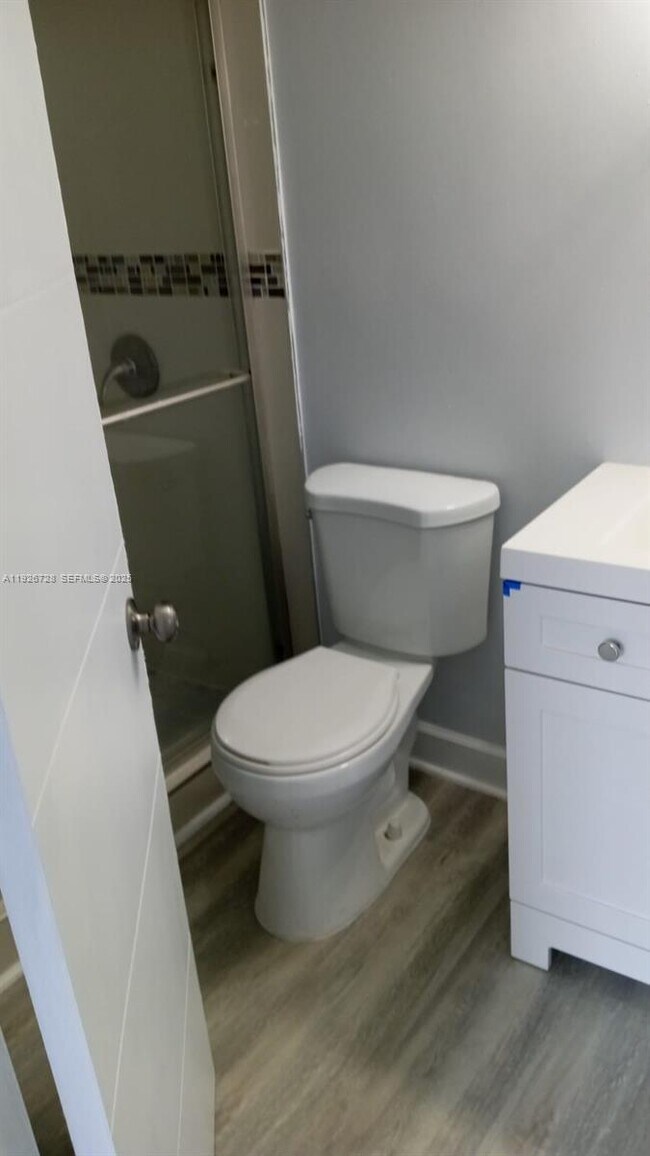 Building Photo - 9375 Fontainebleau Blvd